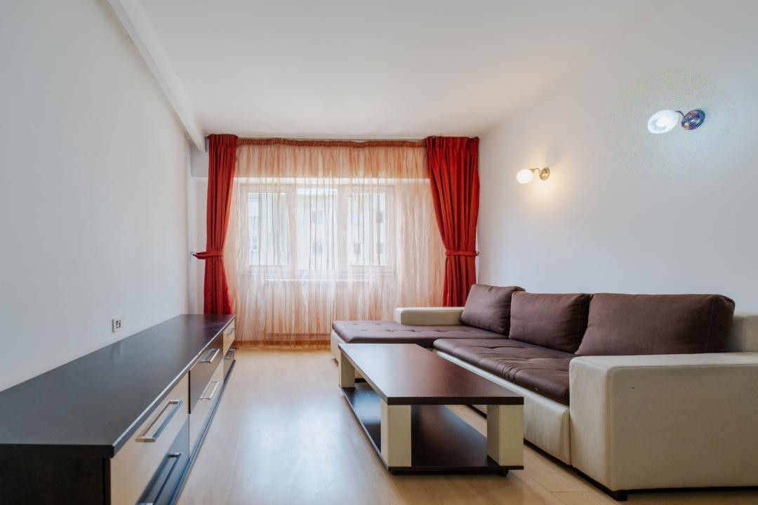 Apartament cu 3 situat pe strada Mircea cel Bătrân 