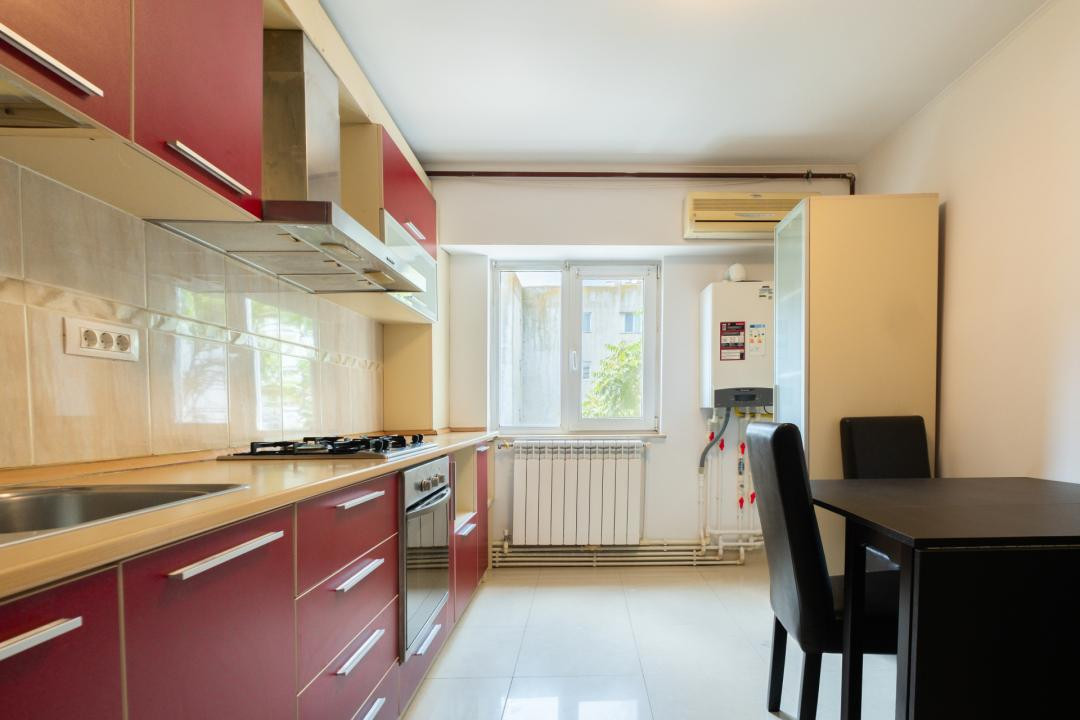 Apartament cu 3 situat pe strada Mircea cel Bătrân 