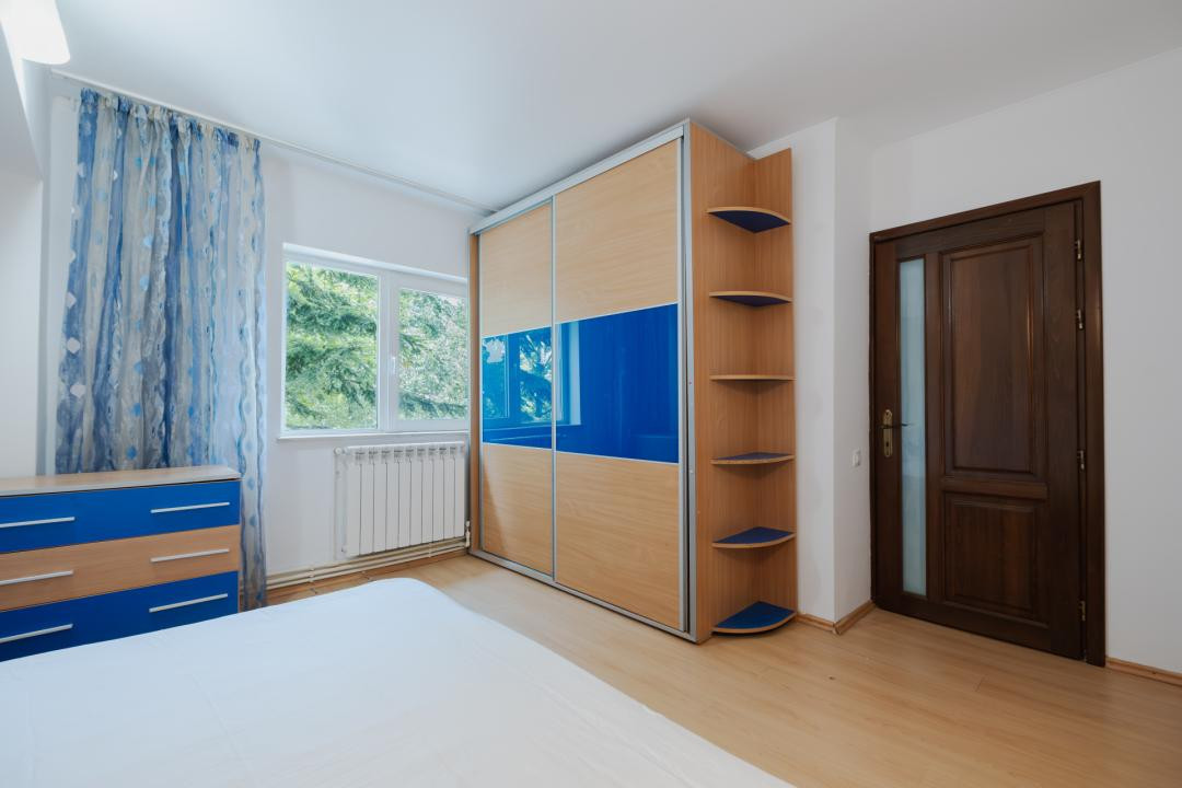 Apartament cu 3 situat pe strada Mircea cel Bătrân 