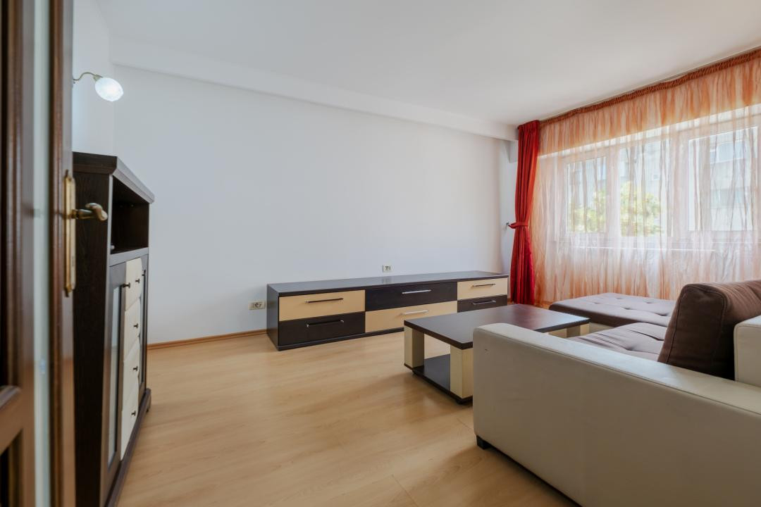 Apartament cu 3 situat pe strada Mircea cel Bătrân 