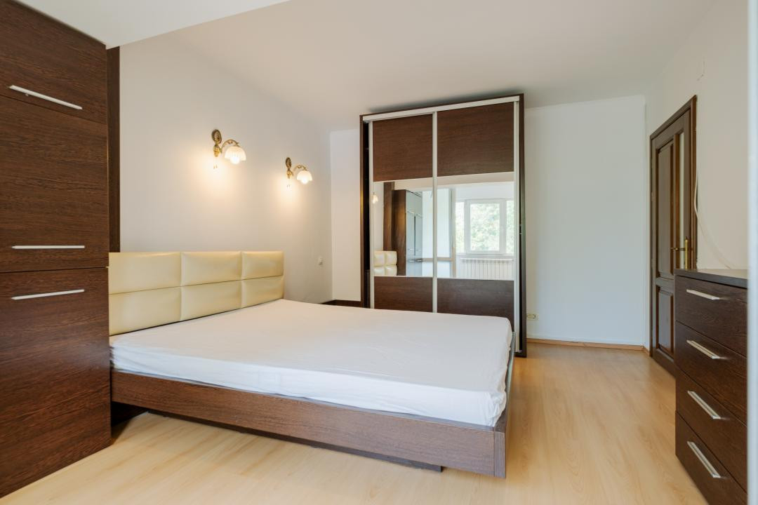 Apartament cu 3 situat pe strada Mircea cel Bătrân 