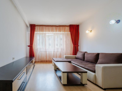 Apartament cu 3 situat pe strada Mircea cel Bătrân 