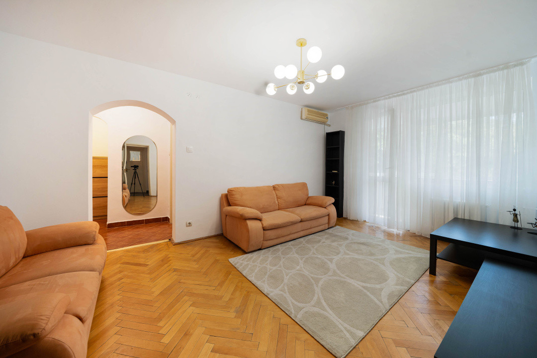 Loc de parcare, vedere parc Gh. Petrascu,etaj 1/4,bloc reabilitat