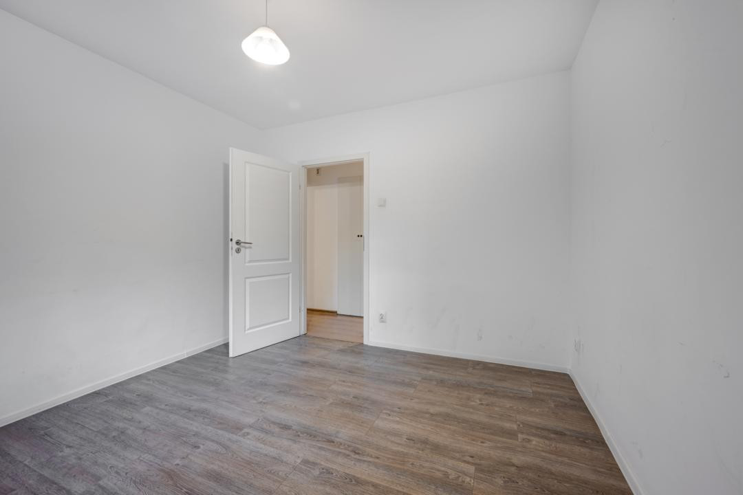 Apartament 4 camere, renovat, nemobilat | Lacul Tei 