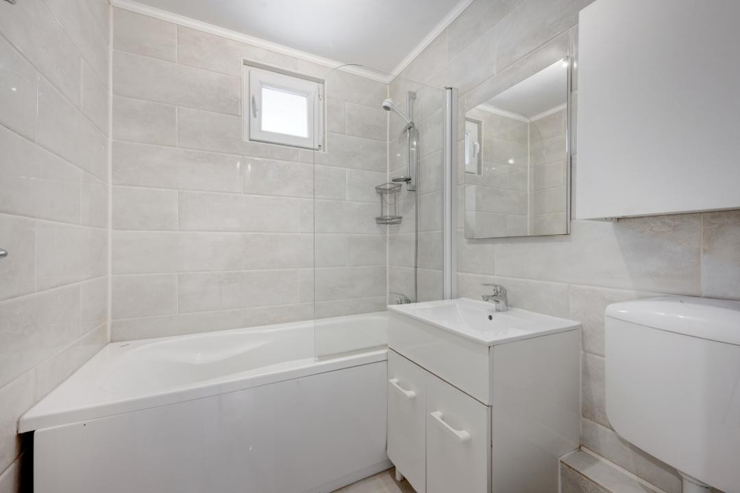 Apartament 4 camere, renovat, nemobilat | Lacul Tei 