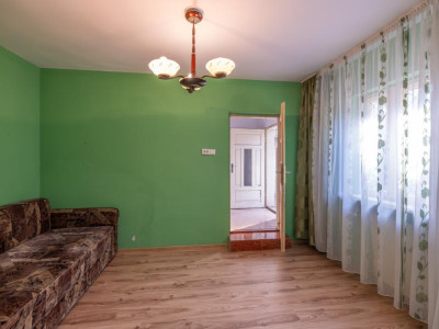 Casă din cărămidă, cu garaj și curte proprie – zona centrală Constanța