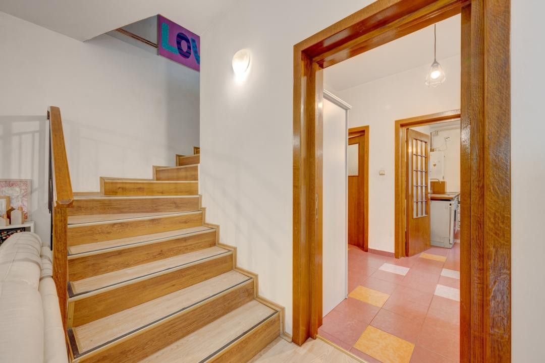 Comision 0% - Vilă 5 camere, 4 dormitoare, teren 282mp in Sector 1