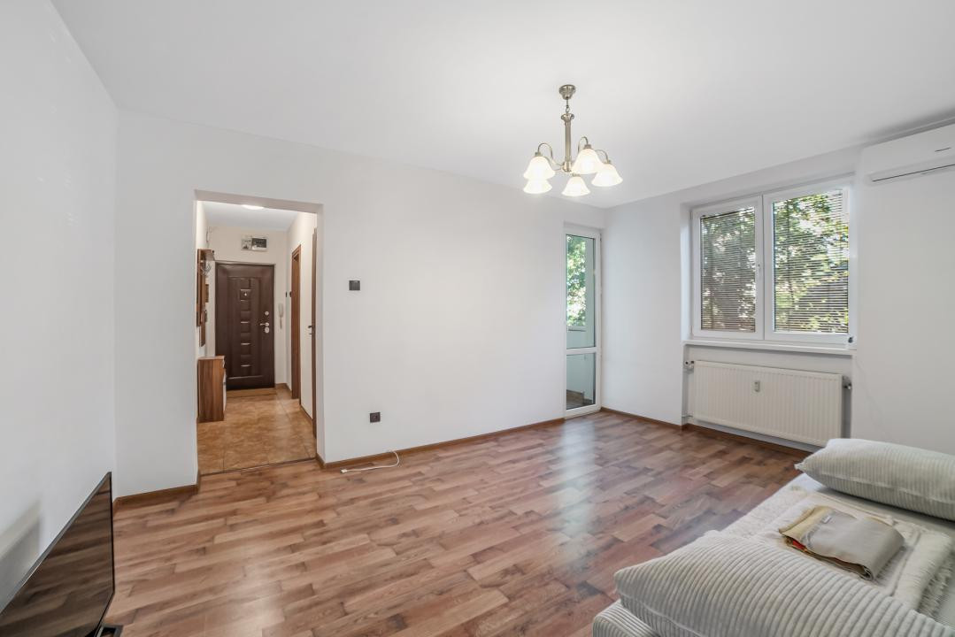 Apartament cu 3 camere și două balcoane, într-o oază de verdeață, Piața Muncii