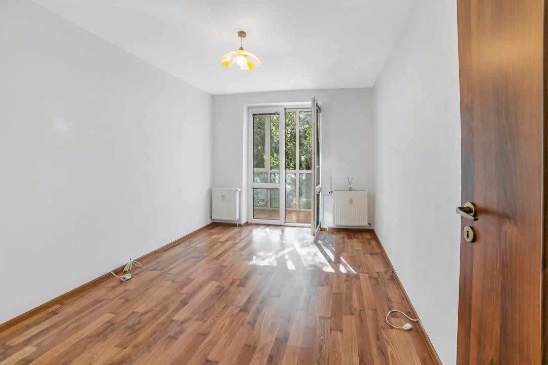 Apartament cu 3 camere și două balcoane, într-o oază de verdeață, Piața Muncii