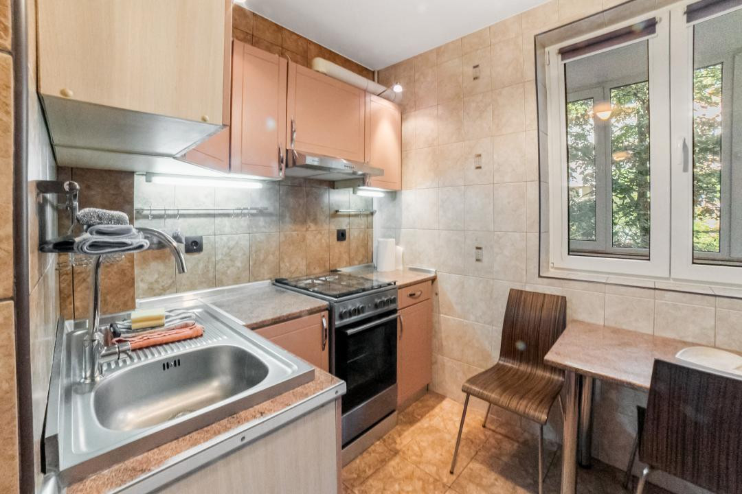 Apartament cu 3 camere și două balcoane, într-o oază de verdeață, Piața Muncii