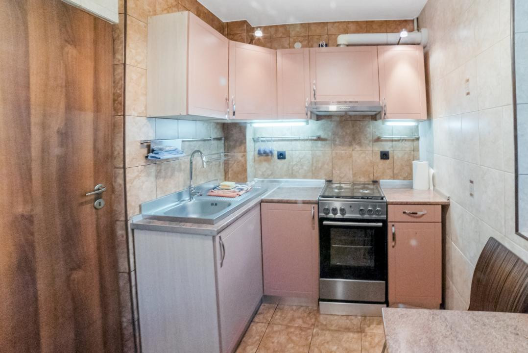 Apartament cu 3 camere și două balcoane, într-o oază de verdeață, Piața Muncii