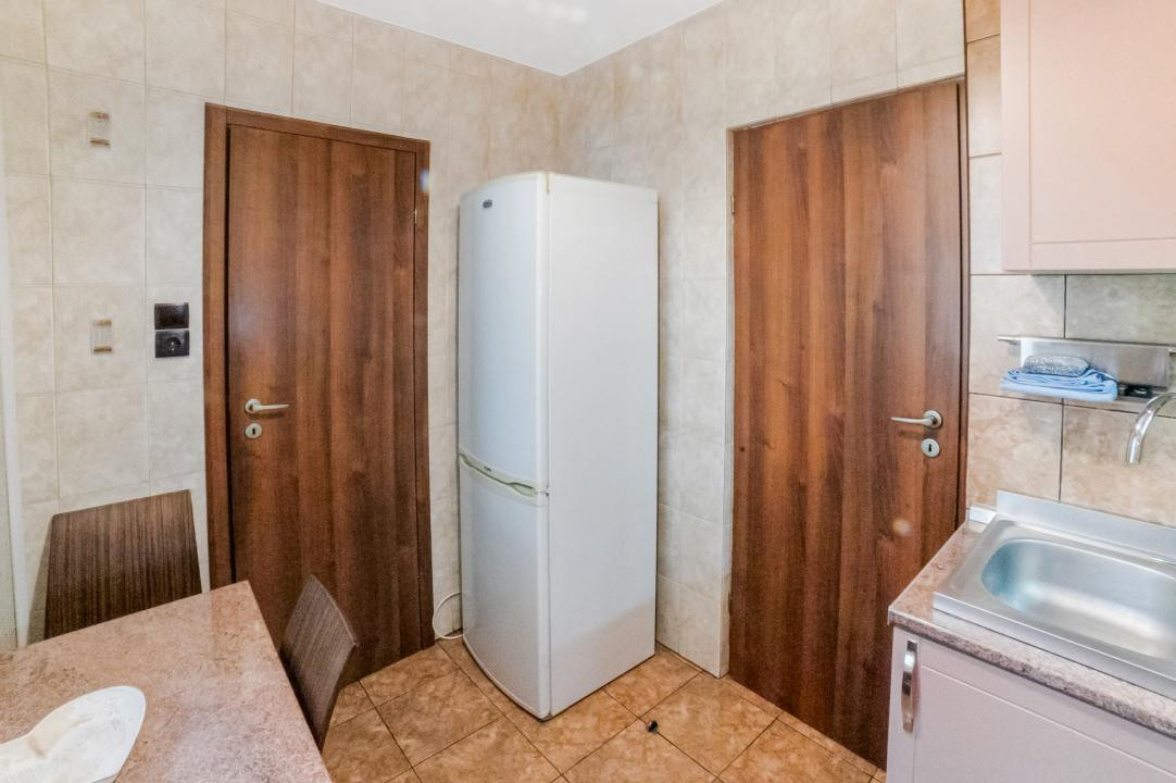 Apartament cu 3 camere și două balcoane, într-o oază de verdeață, Piața Muncii