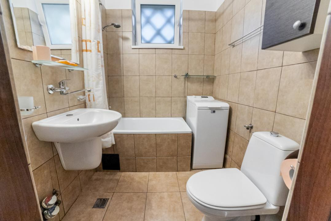 Apartament cu 3 camere și două balcoane, într-o oază de verdeață, Piața Muncii