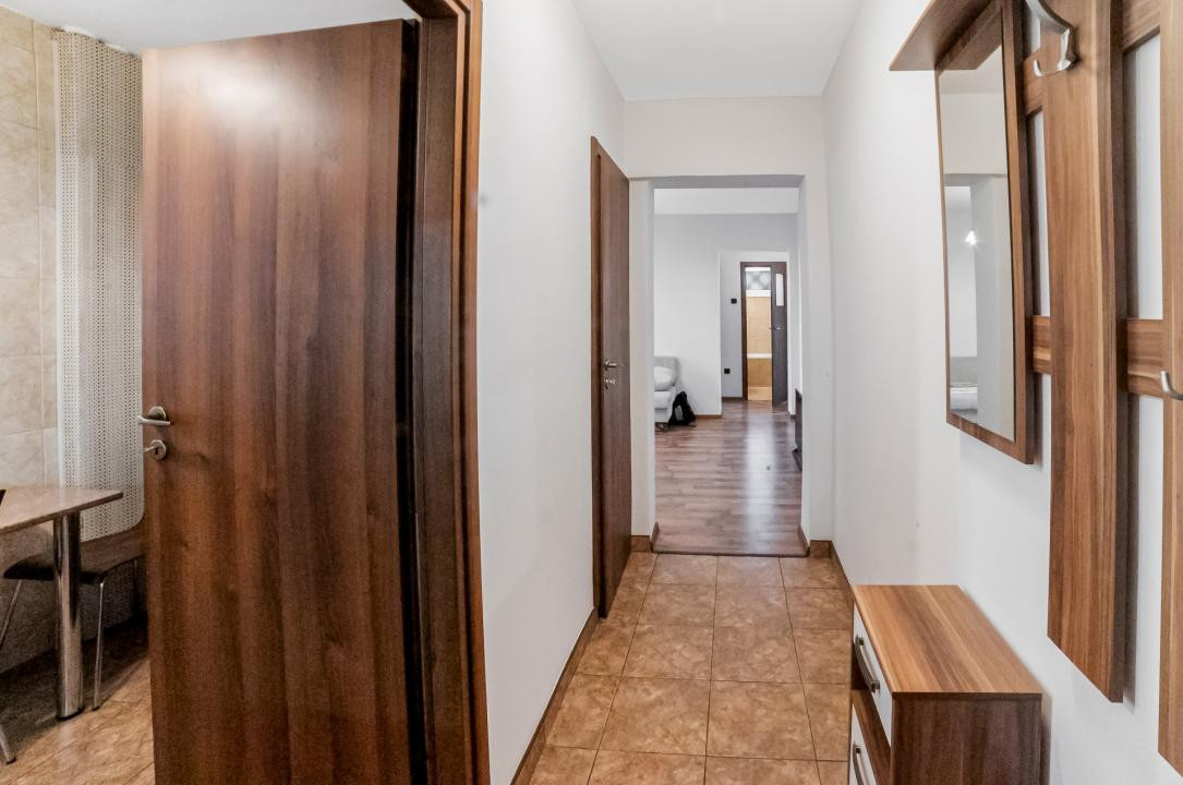Apartament cu 3 camere și două balcoane, într-o oază de verdeață, Piața Muncii