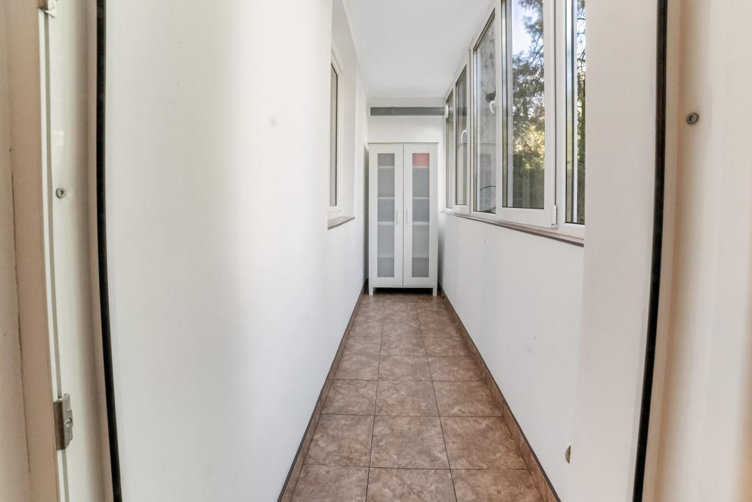 Apartament cu 3 camere și două balcoane, într-o oază de verdeață, Piața Muncii