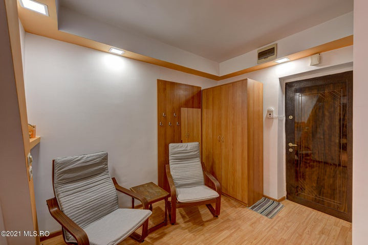 2 camere la pret de garsoniera in zona Lujerului
