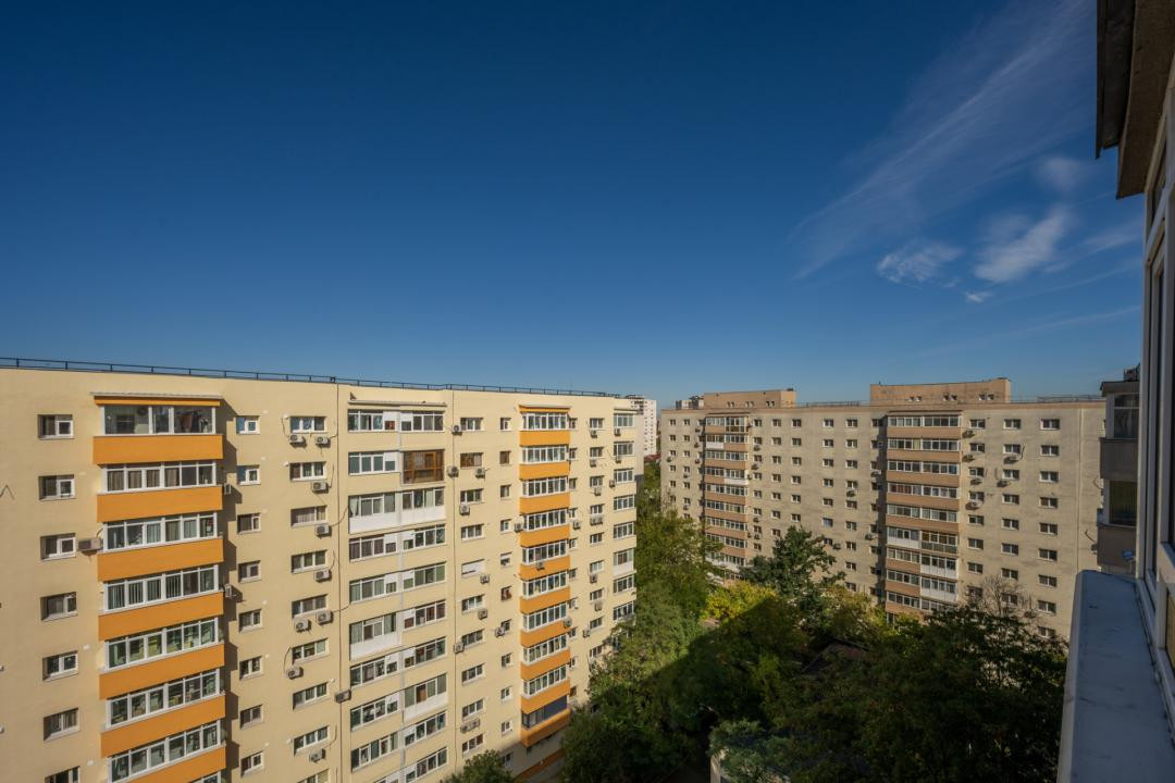 Garsonieră luminoasă, ultimul etaj, lift nou, panouri fotovoltaice | Titan 