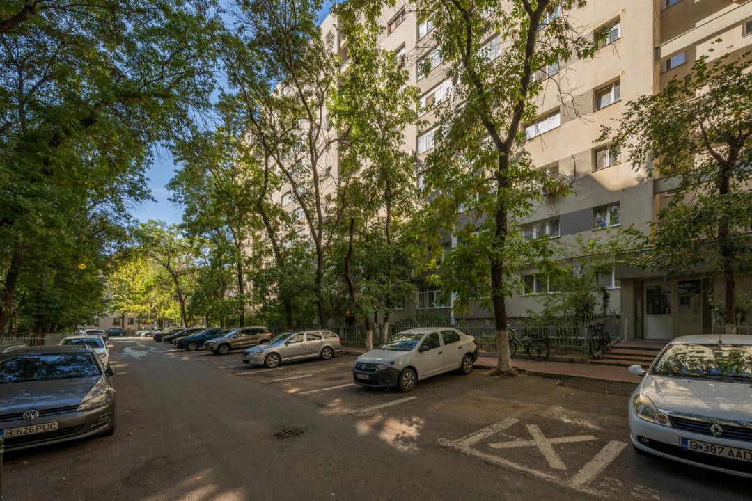 Garsonieră luminoasă, ultimul etaj, lift nou, panouri fotovoltaice | Titan 