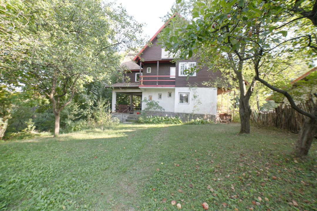 4 dormitoare, terasa acoperita, curte 1634 mp, Brebu, Prahova