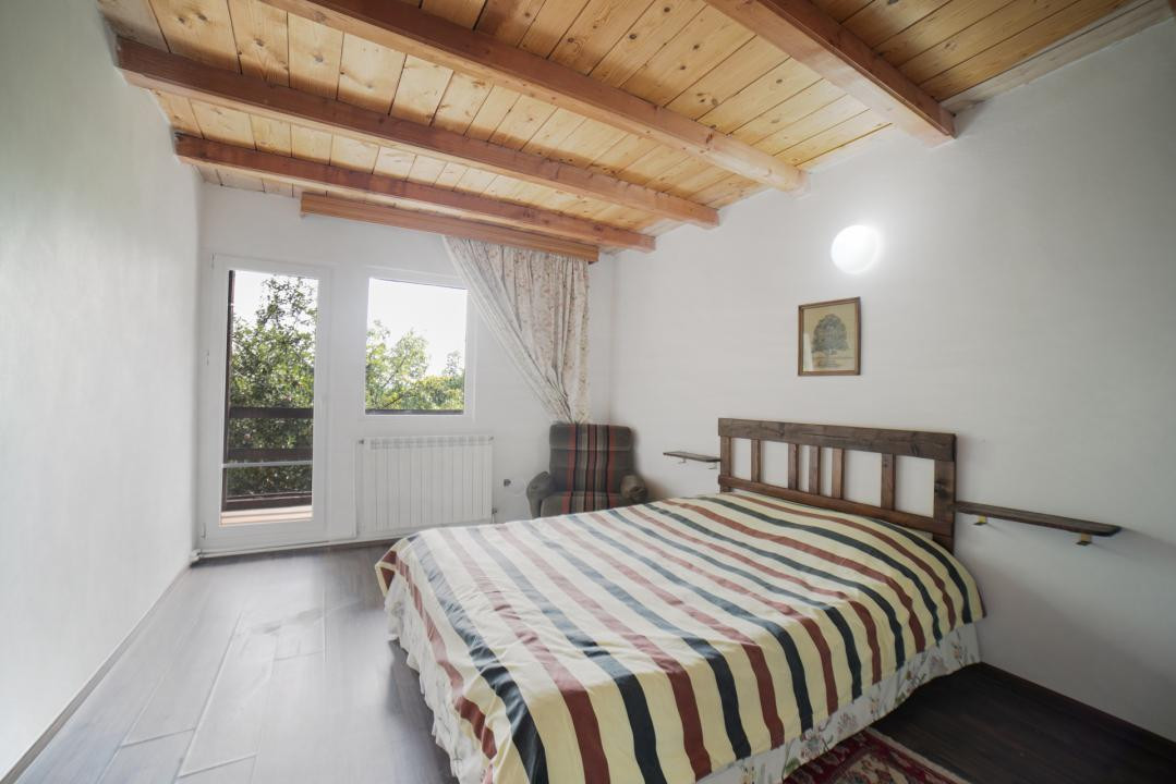 4 dormitoare, terasa acoperita, curte 1634 mp, Brebu, Prahova