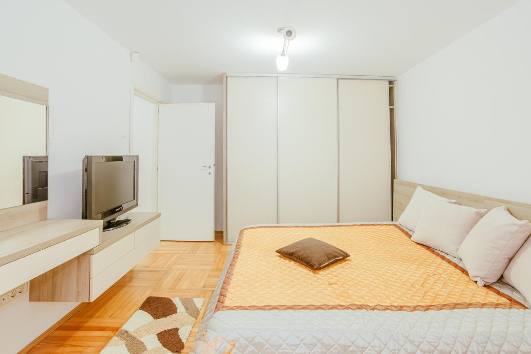 Apartament 3 camere de închiriat – Faleza Nord, Constanța