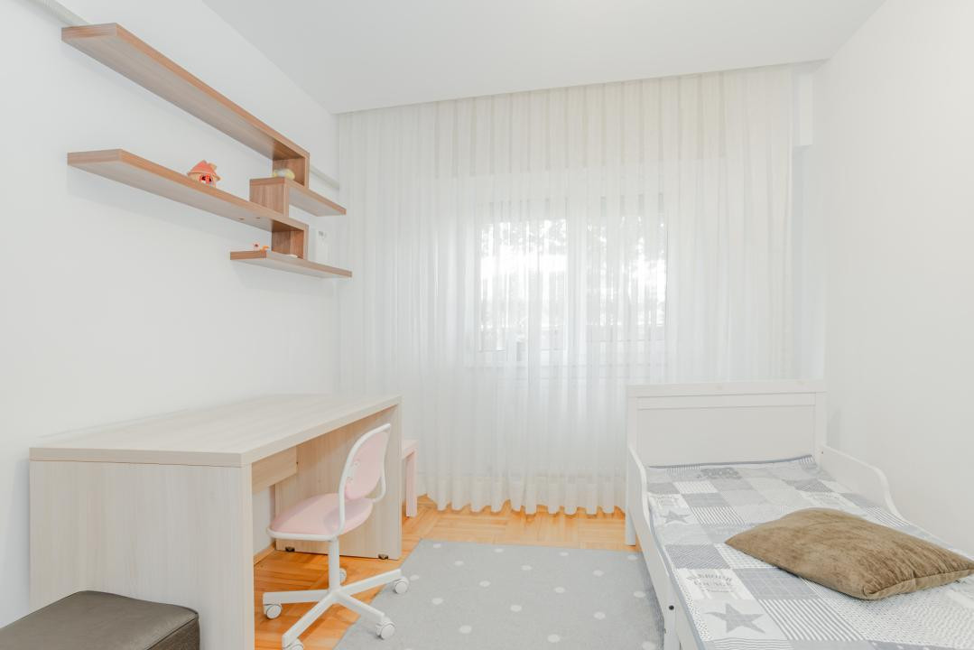 Apartament 3 camere de închiriat – Faleza Nord, Constanța