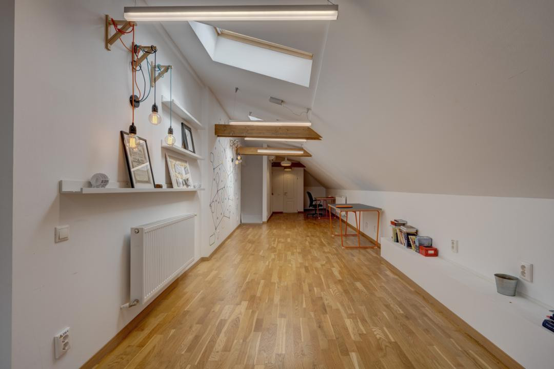 In Cartierul Evreiesc, casa 3 camere pivnita si mansarda open space.