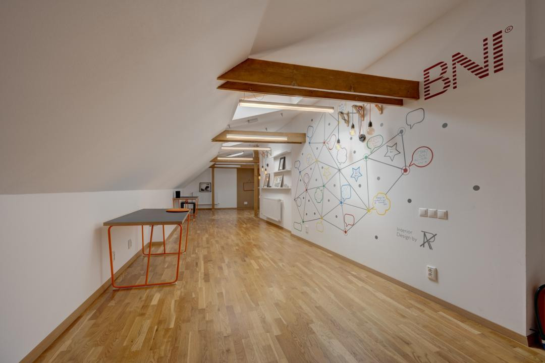 In Cartierul Evreiesc, casa 3 camere pivnita si mansarda open space.
