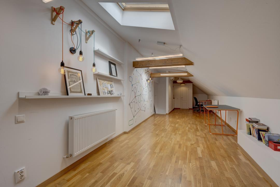 In Cartierul Evreiesc, casa 3 camere pivnita si mansarda open space.